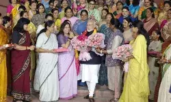 महिलाएं पीछे क्यों? आरक्षण और राजनीति की जमीनी हकीकत