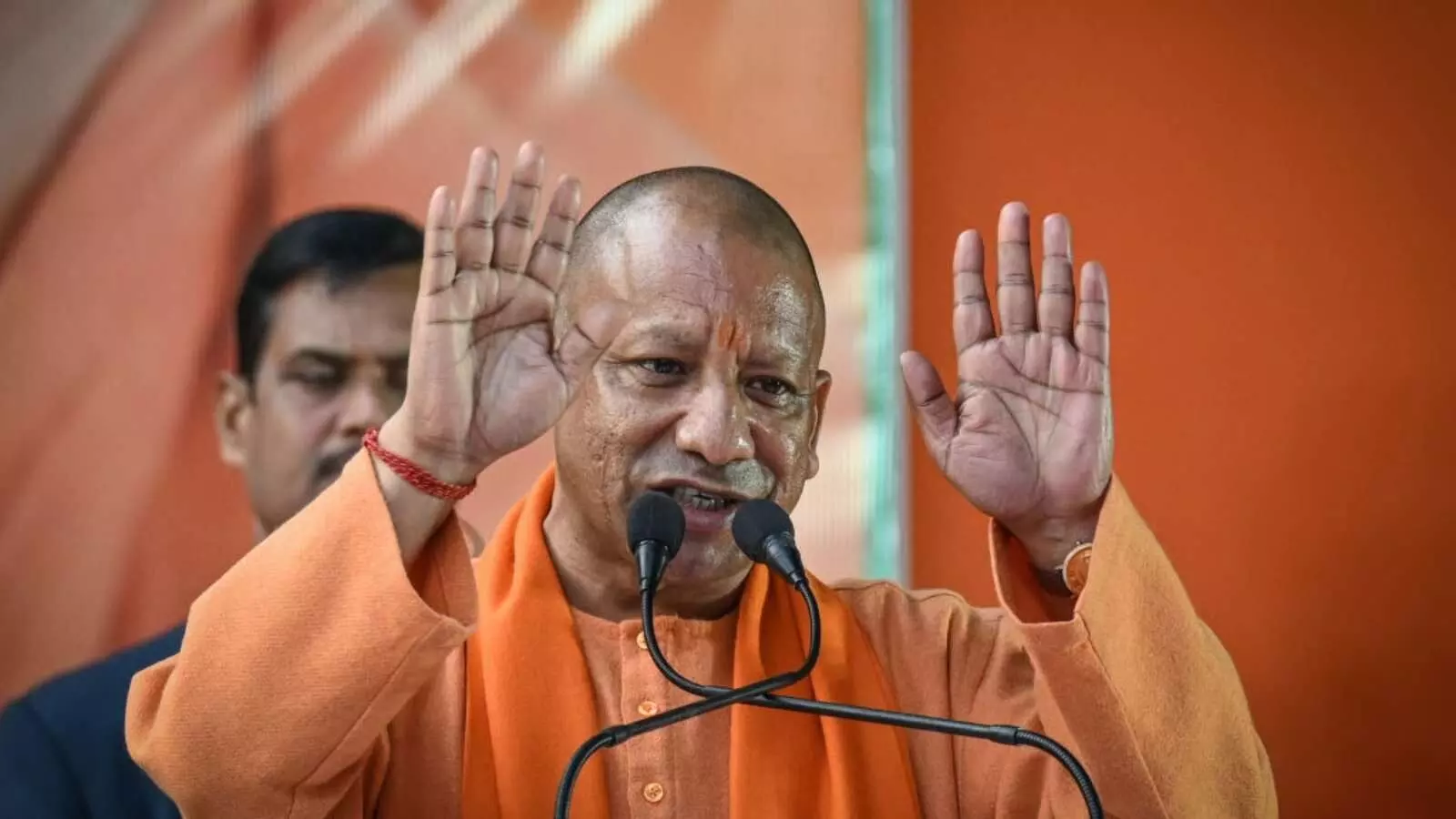 यूपी के लाखों कर्मचारियों को बड़ा तोहफा, योगी सरकार ने बढ़ाया डीए यूपी के लाखों कर्मचारियों को बड़ा तोहफा, योगी सरकार ने बढ़ाया डीए