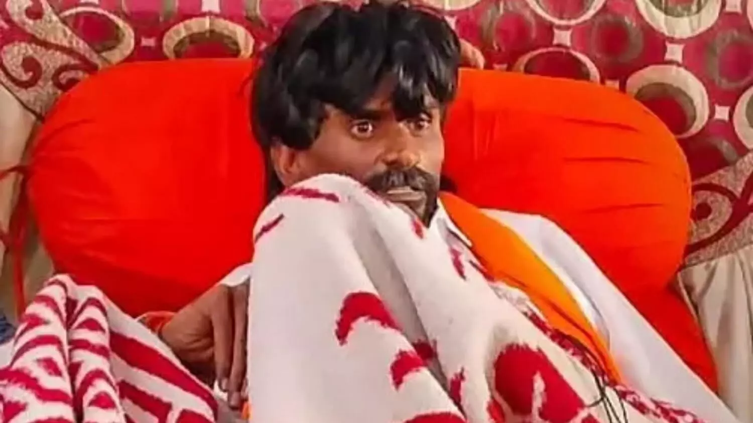 मनोज जरांगे आंदोलन का असर! मराठा छात्रों को छात्रवृत्ति और फीस में राहत मनोज जरांगे आंदोलन का असर! मराठा छात्रों को छात्रवृत्ति और फीस में राहत