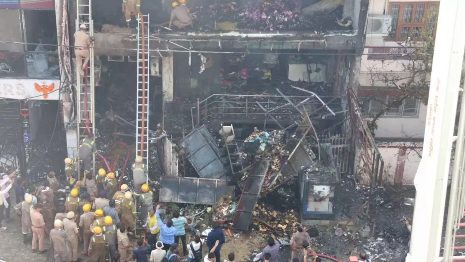 ध्वस्तीकरण आदेश क्यों हुआ रद्द? लखनऊ अग्निकांड के बाद जांच तेज
