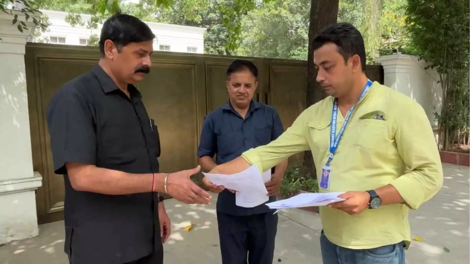 दिल्ली SIR: मतदाताओं और BLO के सामने 2002 का रिकॉर्ड ढूंढने की चुनौती