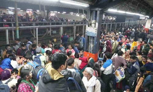 दिल्ली पुलिस ने जारी किया बयान- दो ट्रेन का एक नाम होने से मची भगदड़