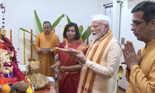 PM मोदी ने की CJI डीवाई चंद्रचूड़ के आवास पर गणपति पूजा, देखें VIDEO