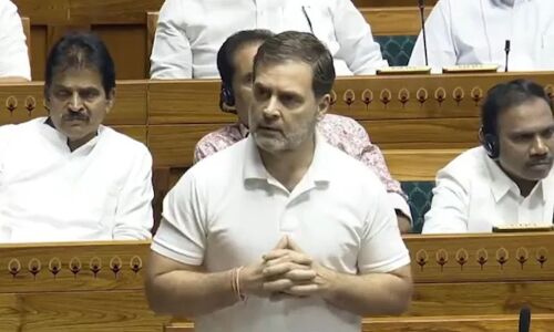नीट पर शिक्षा मंत्री इधर उधर की बात कर रहे, राहुल ने साधा निशाना